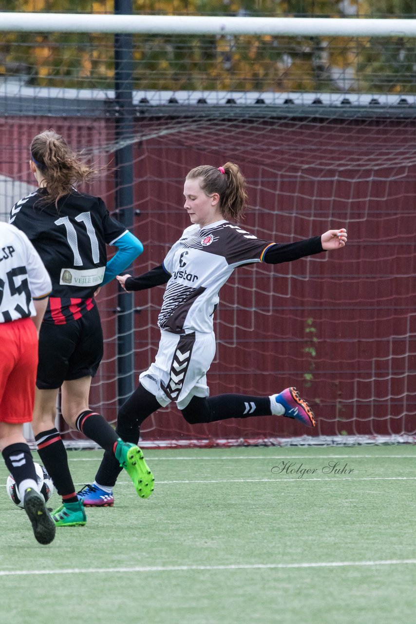 Bild 300 - B-Juniorinnen FC St.Pauli . Braedstrup IF : Ergebnis: 4:1